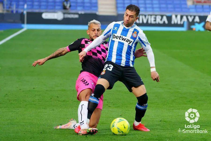 为什么比利时与瑞典的足球比赛要中断