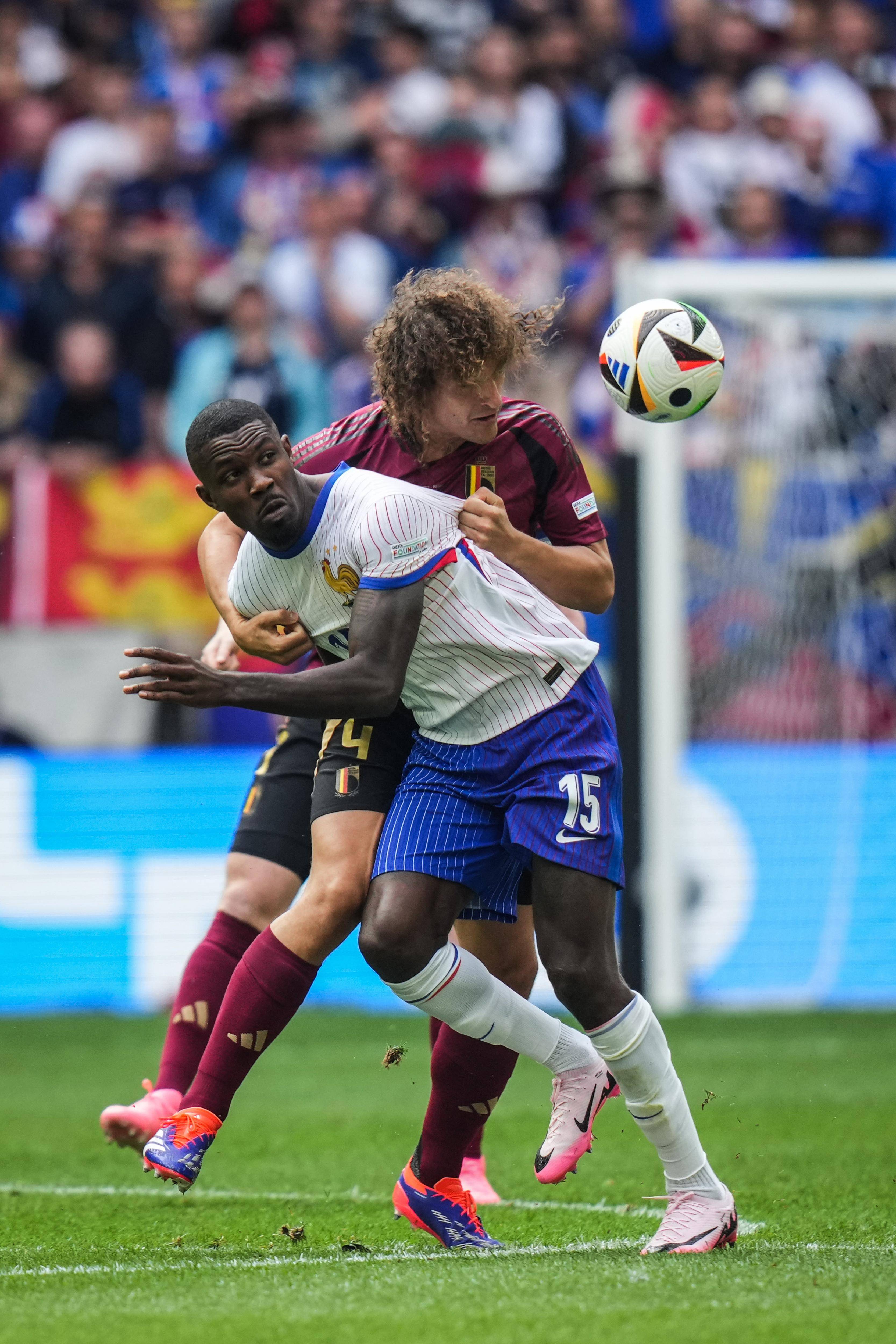 欧洲俱乐部足球比赛热火激辣，势不可挡的简单介绍